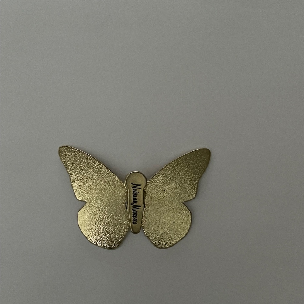 Vintage Neiman Marcus Solid Matte Gold Butterfly Brooch Scarf Clip Pin - Picture 2 of 3